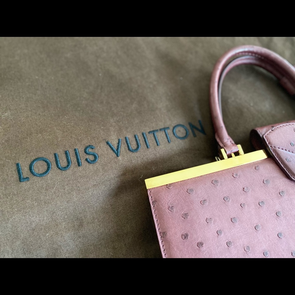 Louis Vuitton Ostrich Top Handle Deesse GM Prune - Picture 2 of 5